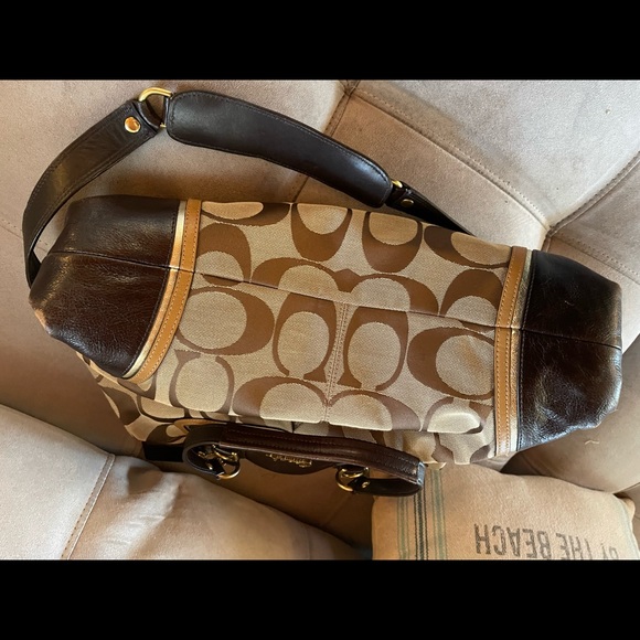 Coach - Picture 7 of 8